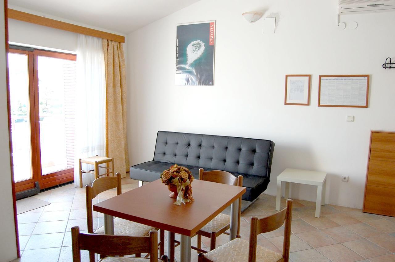 Apartments Myadria Malinska Dış mekan fotoğraf